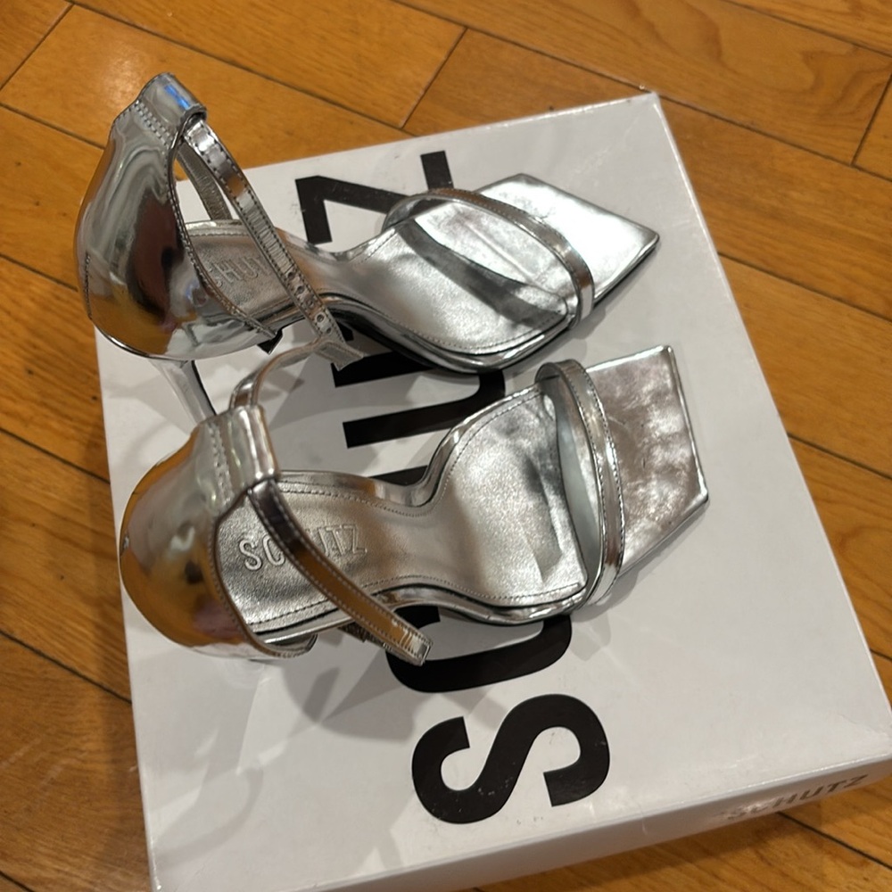 Schutz Jenna Sandal in Prata, Size: 7 - Picture 9 of 11